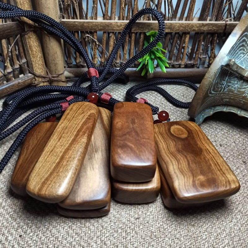 澳洲檀香木雕刻随型手把件实木 男女士把玩文玩檀木车挂件无事牌