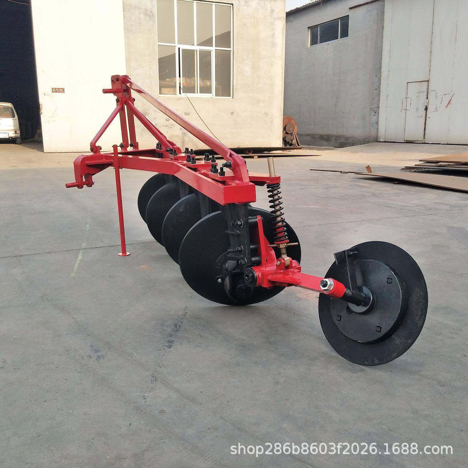 四轮拖拉机后悬挂圆盘犁农业机械耕地的犁圆盘犁圆盘犁刀