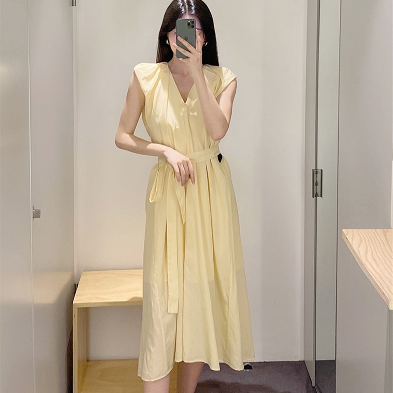 极简cos风黄色V领蝴蝶袖A字连衣裙收腰长裙2021年夏季新款女装