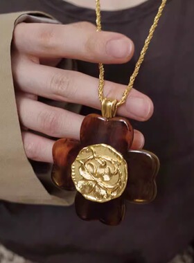 青岛出口护身符系列四叶草毛衣链复古金币树脂项链时尚百搭款项链