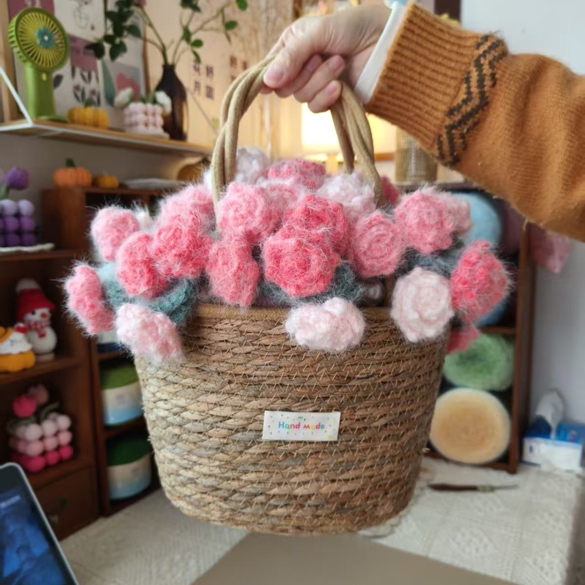 花篮玫瑰花毯花篮手工编织包玫瑰花束包草编水桶包礼物情人节礼物