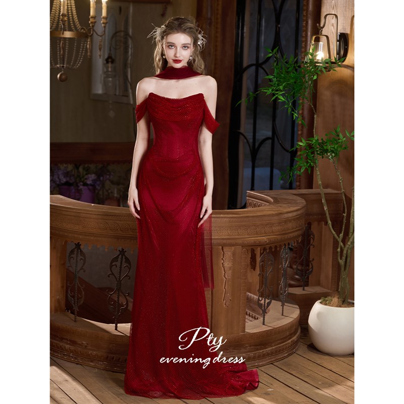 一字肩敬酒服新娘2025新款高端轻奢小众设计感红色礼服订婚裙宴会