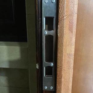 防盗门导向片压边条锁舌片锁扣塑料壳家用锁具锁体门框配.