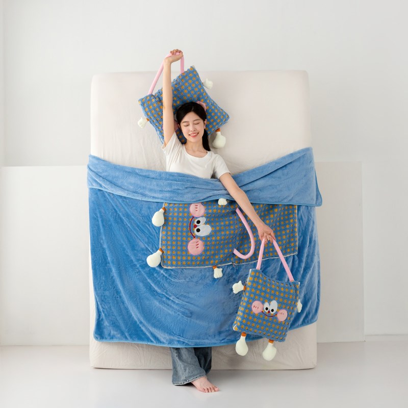 两用抱枕被毯子四季绒可爱单肩手提卡通靠垫枕头被午休空调毯汽车