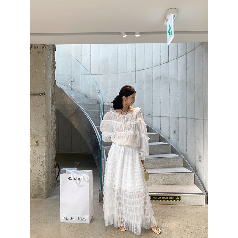 牙套大汪【薄雾白茶】蕾丝一字肩上衣松紧腰蛋糕裙两件套套装