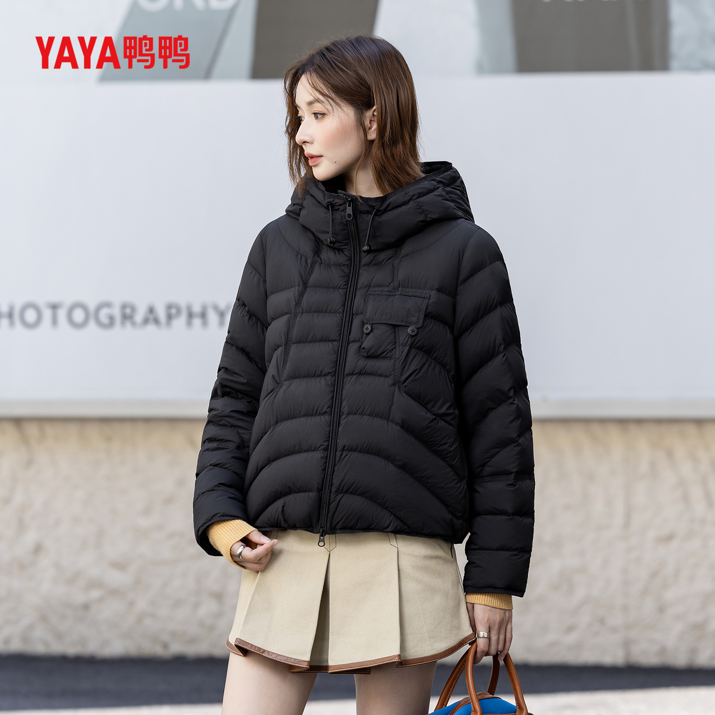 YAYA鸭鸭25秋冬新款时尚休闲百搭排骨羽绒服女士轻薄短款连帽外套