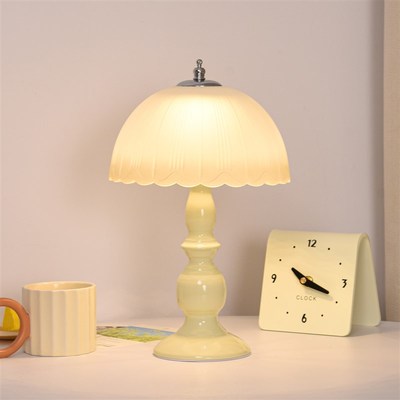 奶油风蘑菇台灯卧室床头灯轻奢高级感2024新款创意公主氛围小夜灯