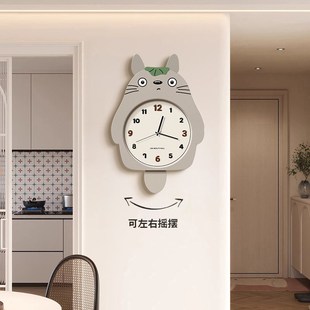 卡通龙猫钟表2025新款客厅家用饭厅可爱挂墙时钟创意静音挂钟挂画