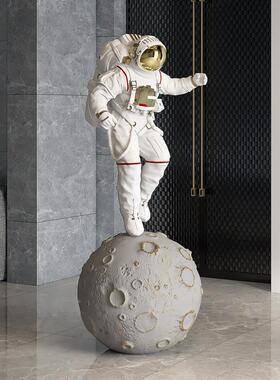 场轻奢宇员航大型礼落地客厅装饰hm127摆件太空人雕塑商店铺开业