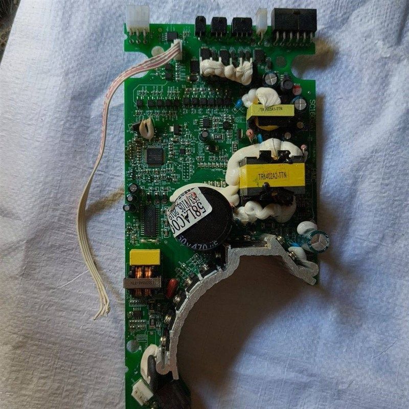 拆机沪龙电控主板一张 图片实物拍摄有需要联系。