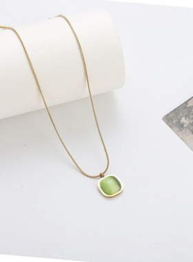 简约轻奢金色方形绿锆锁骨链