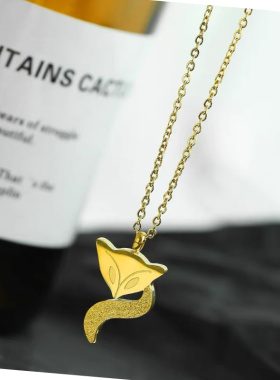 轻奢小众金色狐狸钛钢毛衣链女