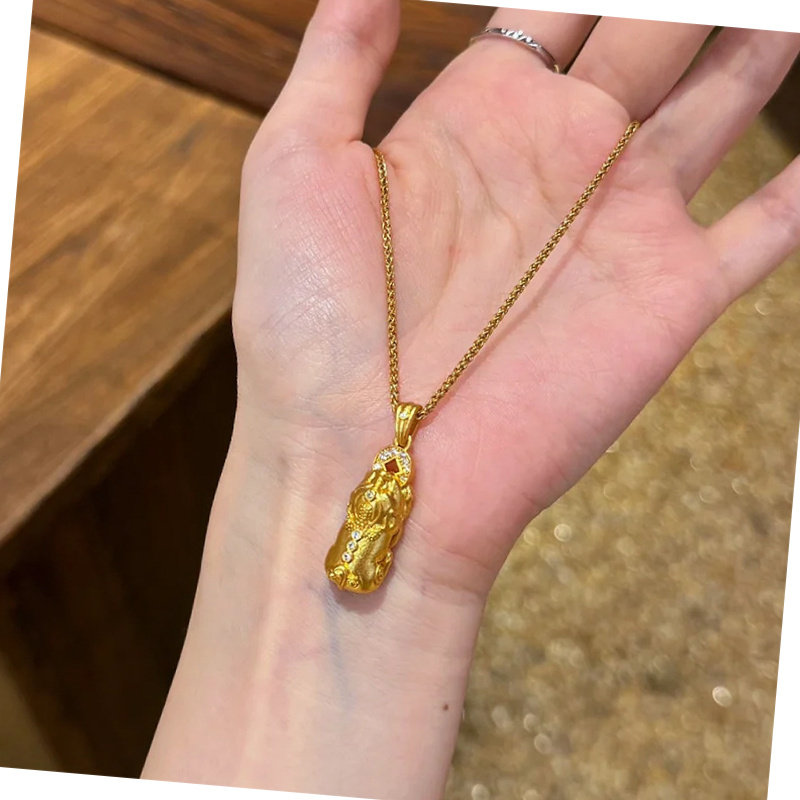 高级感中国风设计师款金色貔貅钛钢项链男女通用轻奢百搭毛衣链