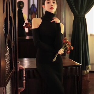 中式风黑色针织设计感连衣裙女秋季高领露肩气质礼服裙长款毛衣裙