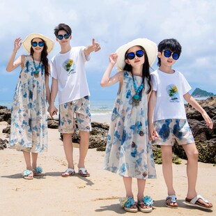海边度假亲子装一家三口母女装沙滩裙三亚旅游连衣裙大码显瘦长裙