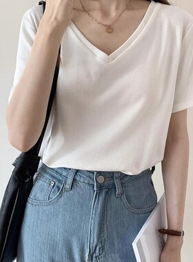 2023年夏季新款短袖v领螺纹针织t恤女灰色上衣设计感打底衫百搭潮