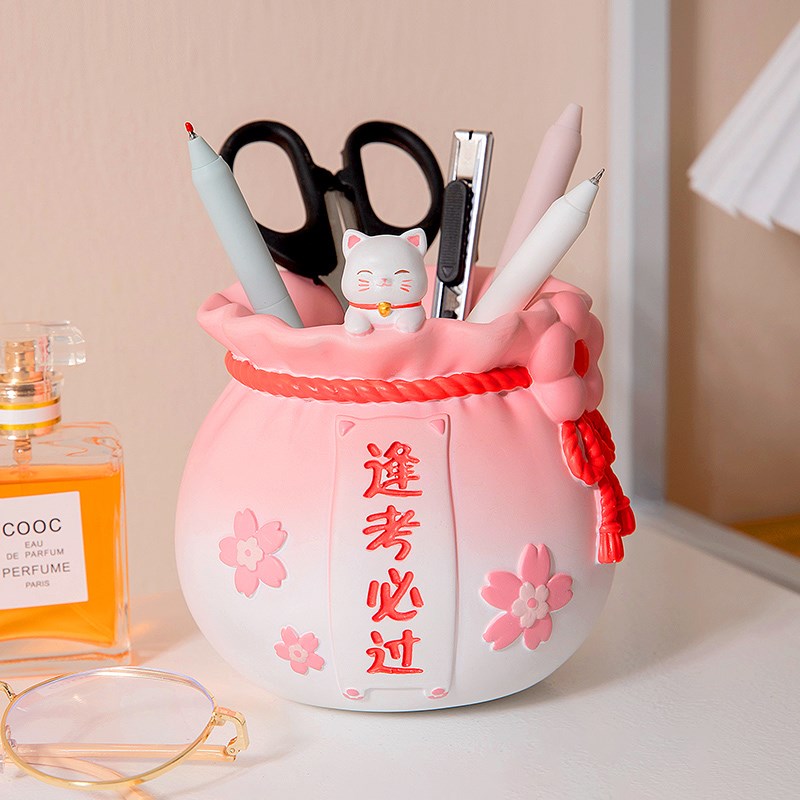 可爱招财猫笔筒办公桌面摆件学生书桌励志学习装饰品女孩生日礼物