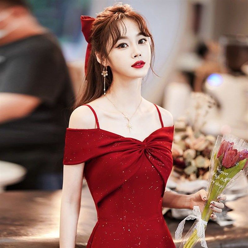 孕妇新娘长裙敬酒服吊带酒红色结婚连衣裙小个子2024新款订婚礼服
