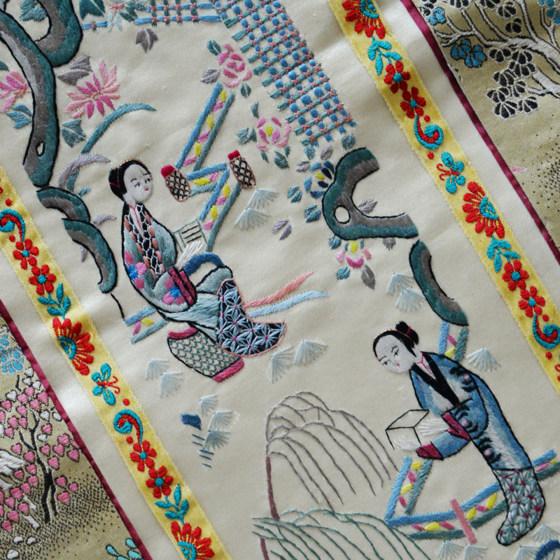 手工刺绣垫子老绣片真丝装饰画人物仕女壁画条屏风装饰出口礼品图片