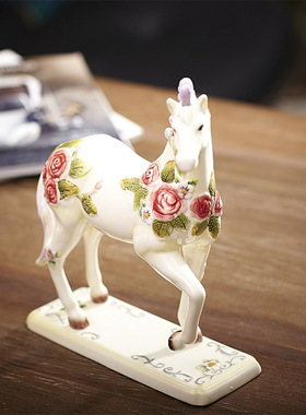 陶瓷明星马家居创意摆设马装饰工艺品客厅书房玄关电视柜