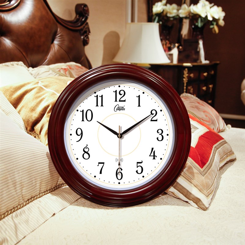 康巴丝电波钟欧式实木挂钟客厅仿古静音大号钟表田园创意钟