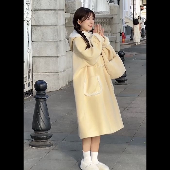 甜妹牛角扣毛呢外套秋冬高级感韩系可爱中长款连帽羊羔毛大衣