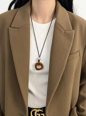 覆古木质感几何长款黑皮绳项炼女款2025新款秋冬毛衣炼高级感轻奢