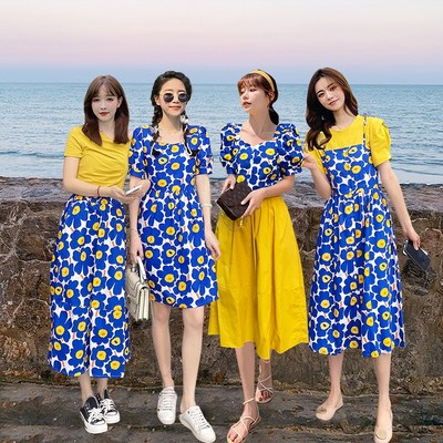 大花连衣裙海边度假风不一样的闺蜜装裙子2023年新款姐妹装纯棉裙