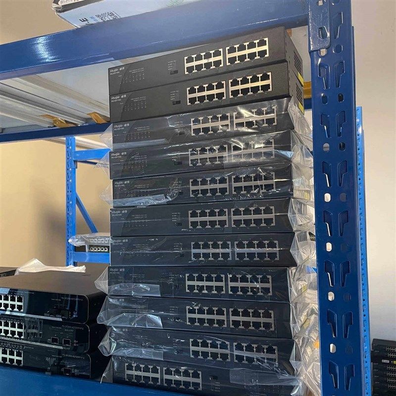 睿易/锐捷RG-ES116G 16口千兆交换机 带挂耳。