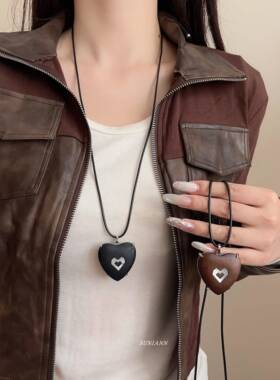 极简冷淡风黑色爱心吊坠项炼女时尚小众百搭可抽拉长款毛衣炼配饰