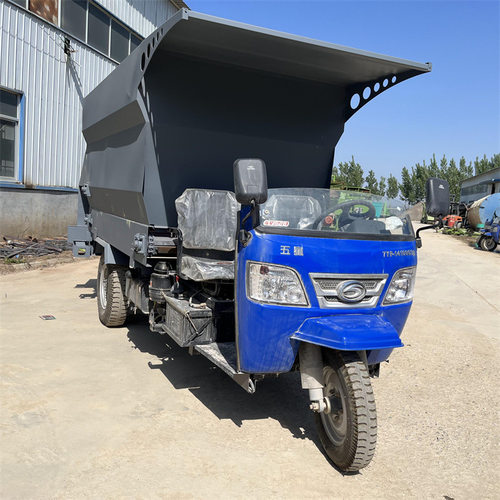 刮板出料7方投喂车25马力柴油双向撒料车行走式TMR搅拌喂料车