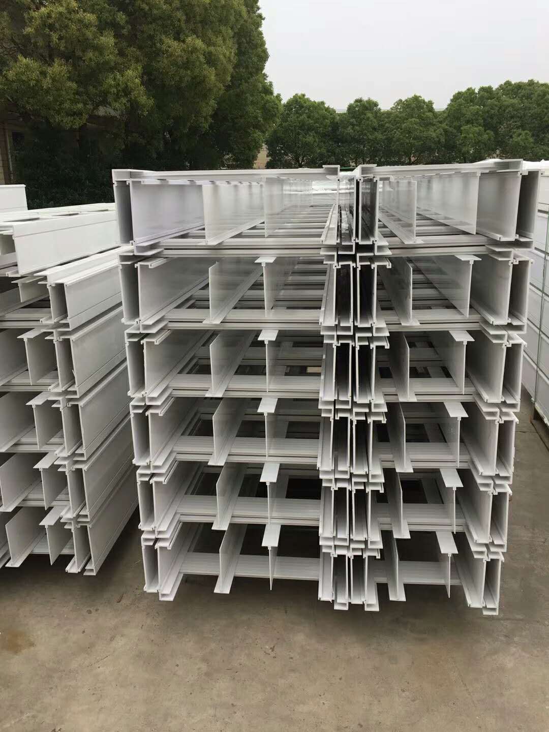 0 201不锈钢桥架金属桥架不锈钢线槽梯式大跨距电缆桥架热卖