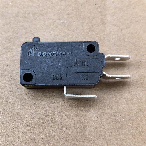 微动开关KW3A-25Z0B-A200小型自复位行程限位开关25A3脚常开按通