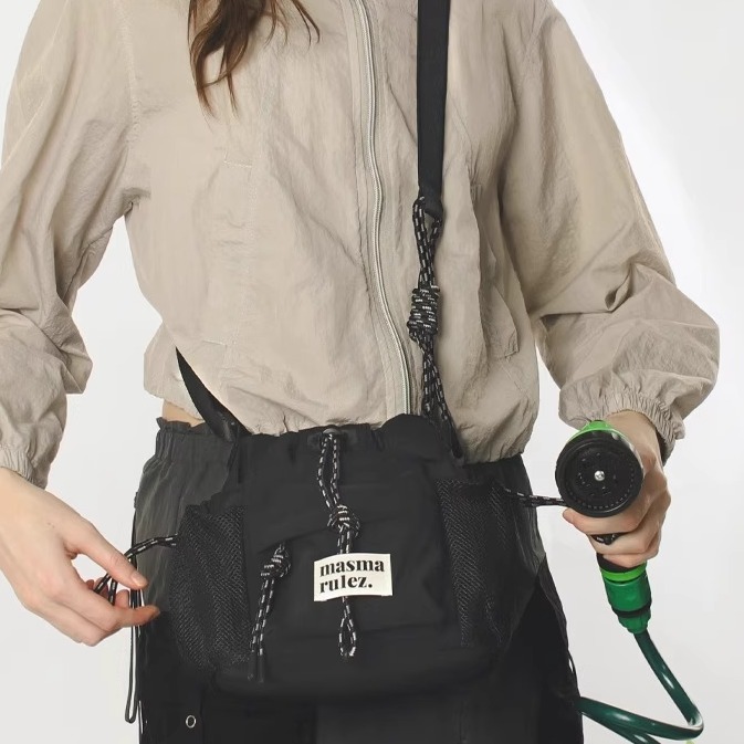 MASMARULEZ官方正品现货尼龙单肩包水桶包多功能通勤包斜挎包黑色