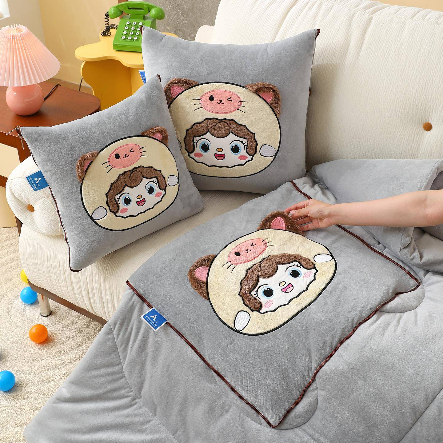加厚婴儿绒合dzww沙发厅两抱枕被子用2025新款二一午睡折客叠车用