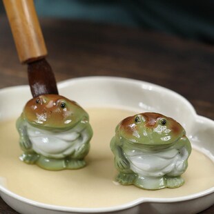 紫砂茶宠青蛙摆件手工创意相扑金蟾茶道茶具配件茶桌茶玩可养治愈