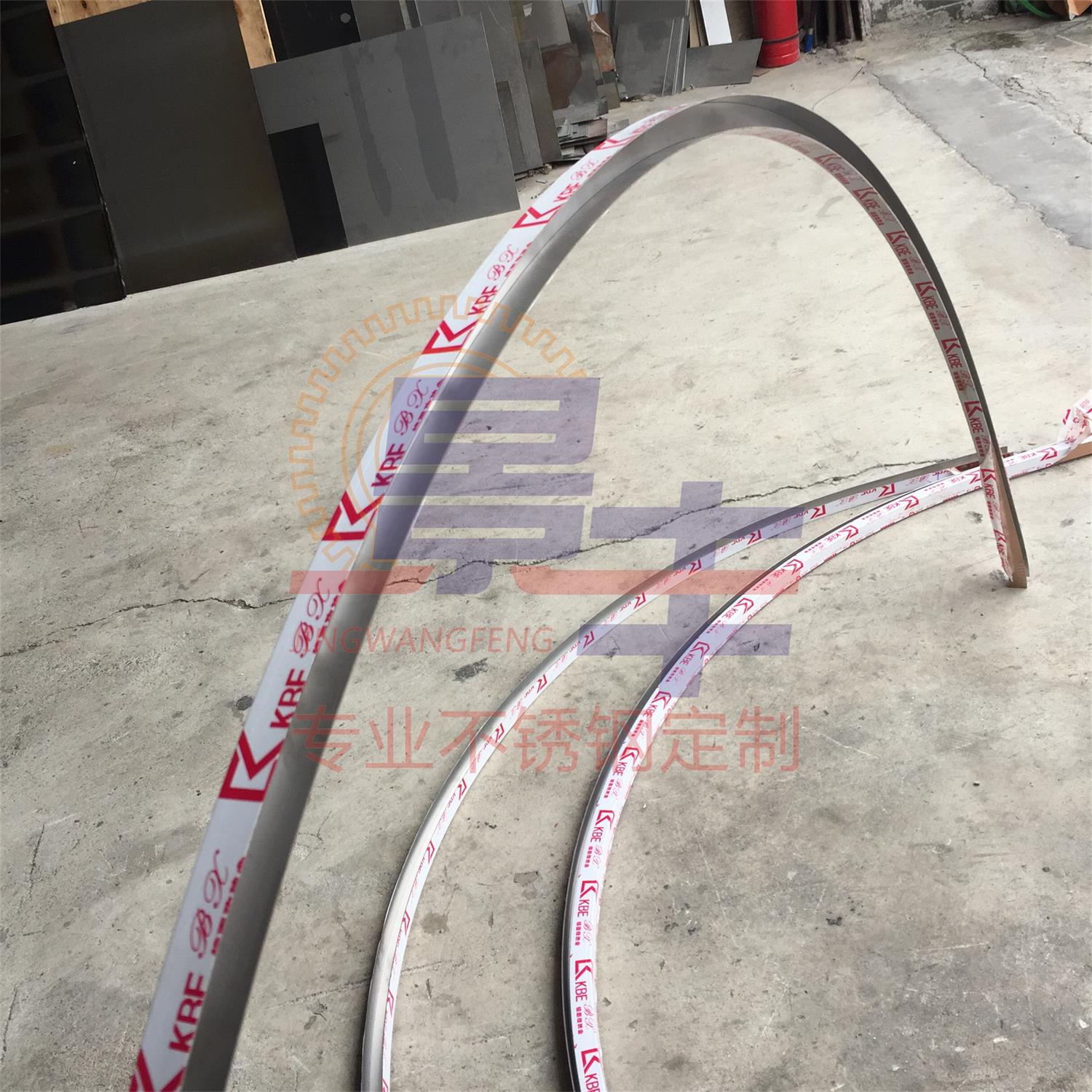 定做304不锈钢弧形线条 侧面拉弯异型收边 吊顶天花转角90度 圆弧