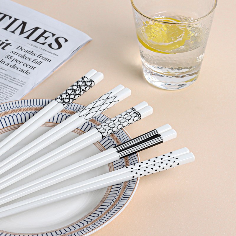 高档陶瓷筷子家庭新款轻r奢防霉耐高温餐具家用一人一筷专用分餐