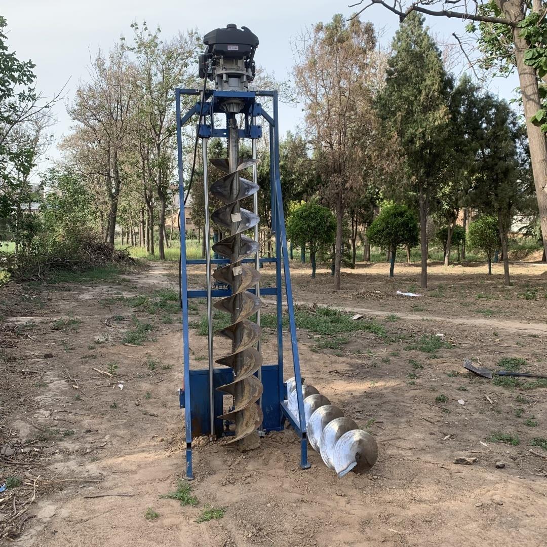 光伏发电灌注桩打洞机山地茶园引孔小蜜蜂预埋栽桩小型螺旋挖坑机