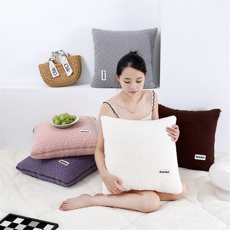 兔毛绒抱枕被子两用二合一汽车用午睡枕头被2024新款车载折叠靠枕