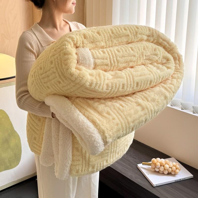 2025新款加厚牛奶绒毛毯办公室沙发午睡盖毯冬季珊瑚绒披肩小被子
