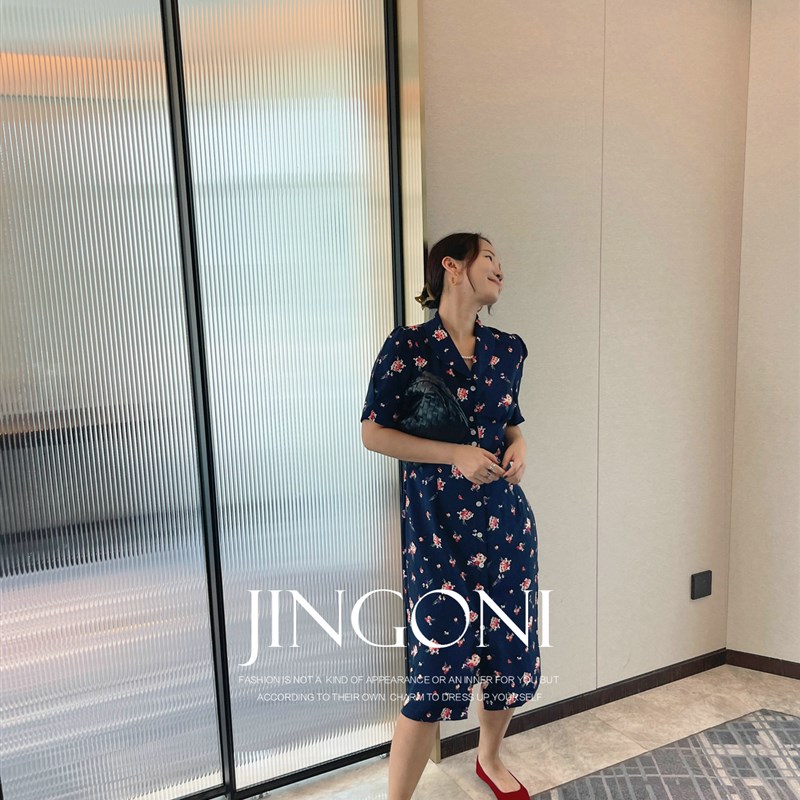 藏青雪纺短袖碎花连衣裙子女2024年夏季新款修身收腰小个子气质潮