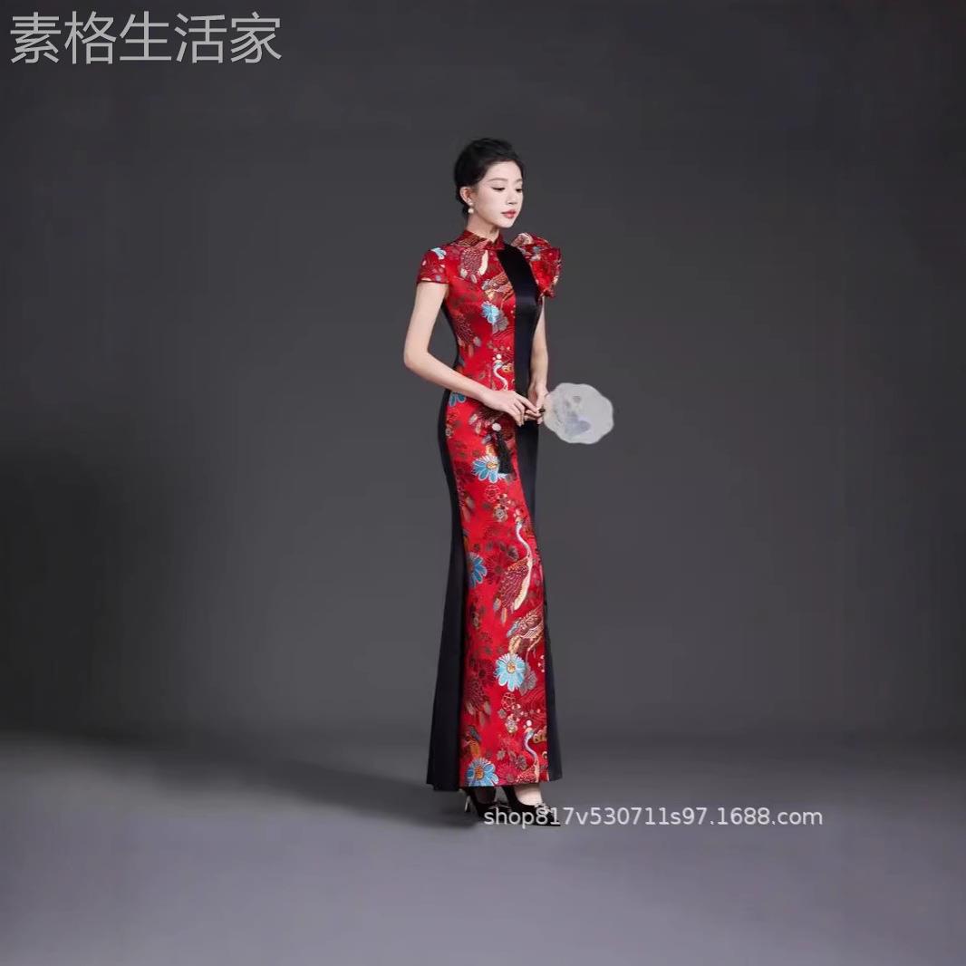 2025新款新年款走秀旗袍高端领鱼尾改版连衣裙复古立中合唱良团演