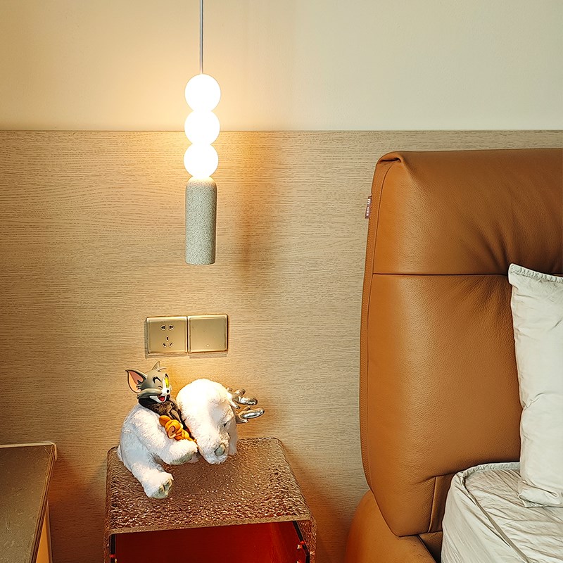 氛围感卧室床头吊灯侘寂奶油风温馨浪漫房间装饰长线小吊灯