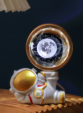 太空人水晶球小夜灯摆件太空人桌面办公室工位装饰品送人生日礼物