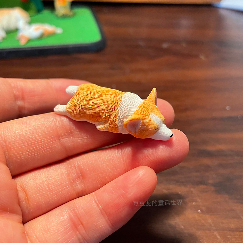 汽车摆件树脂柯基狗狗小狗摆件桌面装饰少女心礼物微景观造景