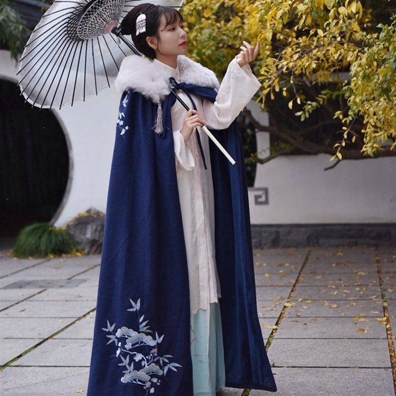 汉服斗篷长版加绒厚大衣羊毛呢外套女新娘红色外披风秋冬婚服毛领