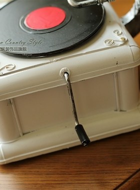 欧式压花纹铁艺复古大喇叭留声机摆件 个性咖啡厅书房装饰品