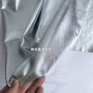软包硬包装 中厚 机车服装 金属贴膜 修仿皮布料 亮银色PU皮革面料