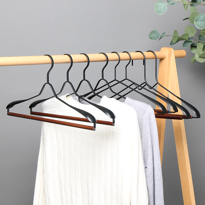 烤漆衣架金属铁艺宽肩衣架阳台晾晒家用衣橱高端西服大衣挂架